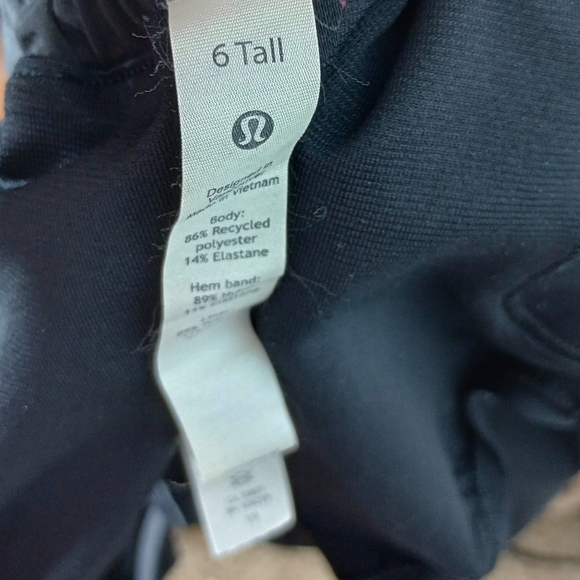 lululemon athletica‎ Charcoal Athletic Shorts - Picture 3 of 3